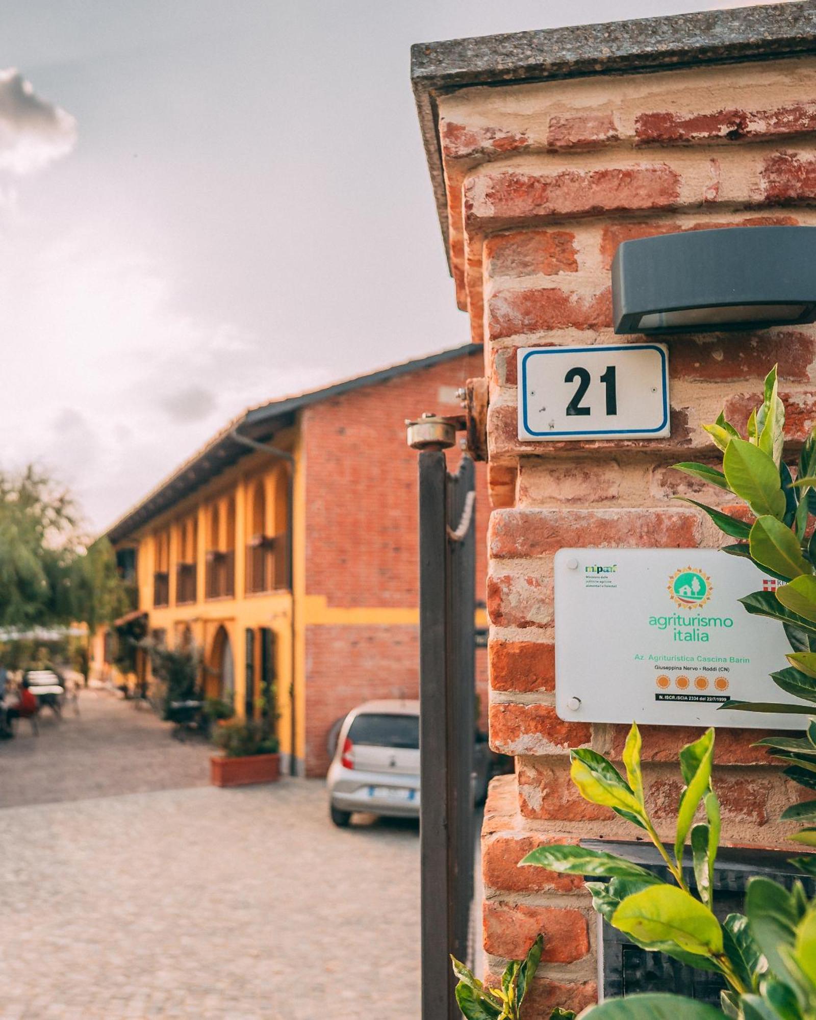 Agriturismo Cascina Barin Roddi Екстериор снимка